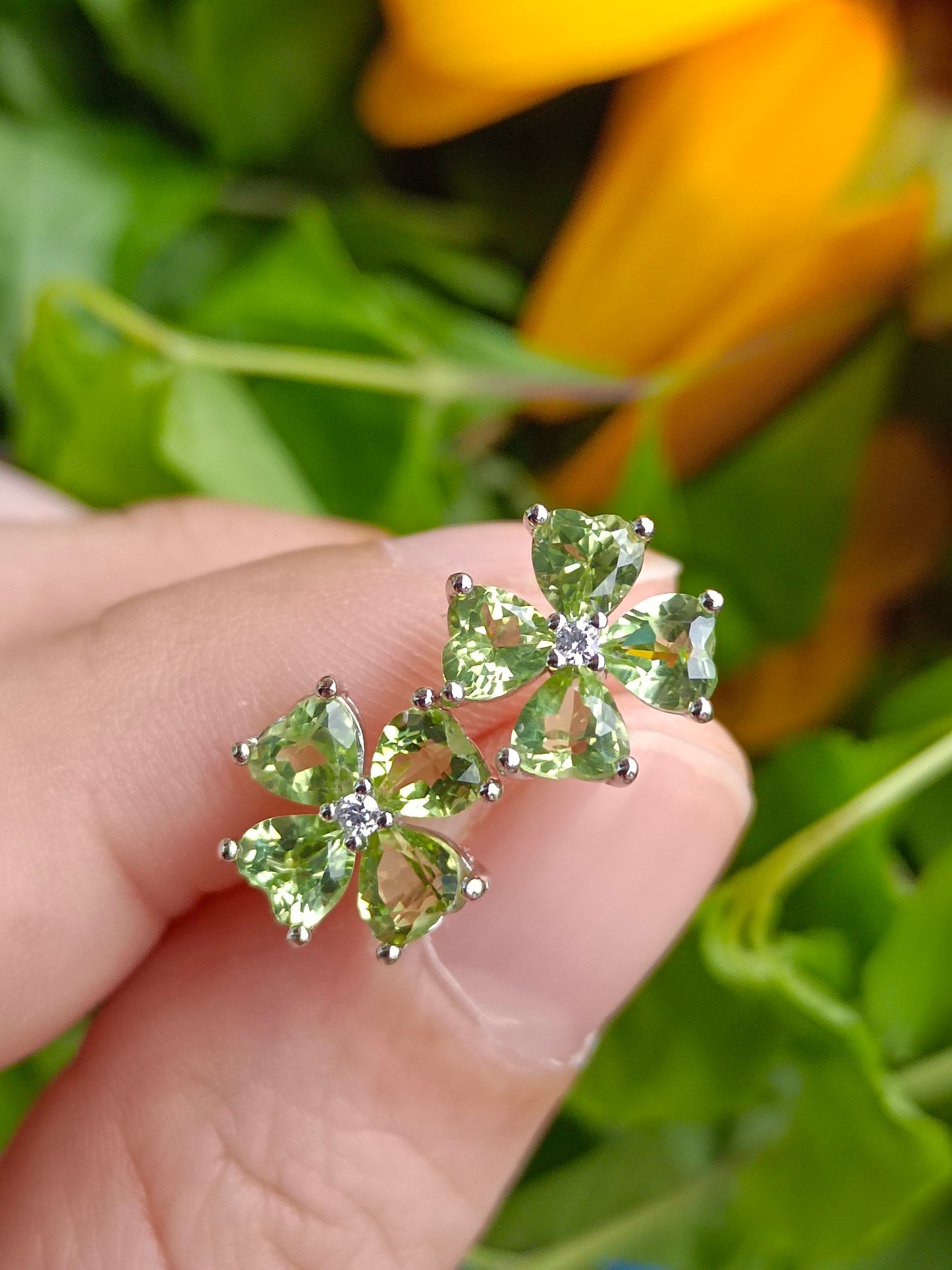 Natural Peridot Four-Leaf Clover Earrings - Exquisite Jewelry for Luck and Blessings