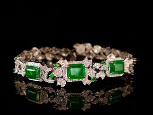 Emerald Green Bracelet - Luxurious Jewelry Piece