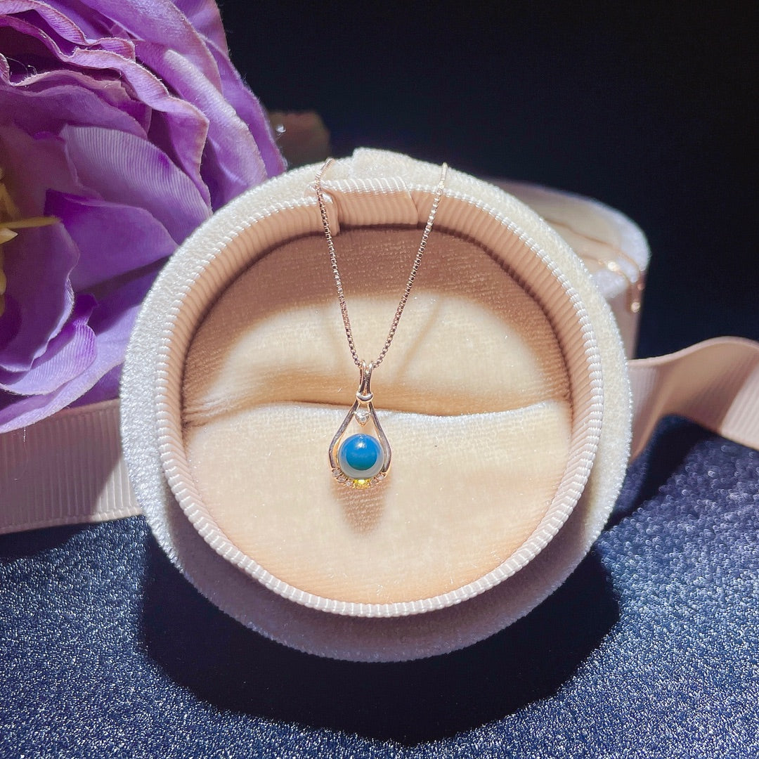 Neu eingetroffen: Anhänger aus 18-karätigem Gold mit eingebettetem dominikanischen blauen Bernstein – exquisiter Schmuck