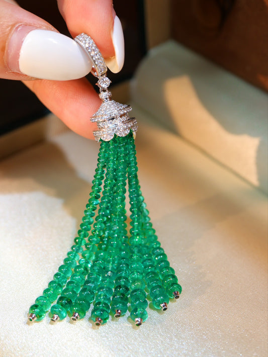 Emerald Green Bead Pendant Jewelry - Elegant and Versatile Choice