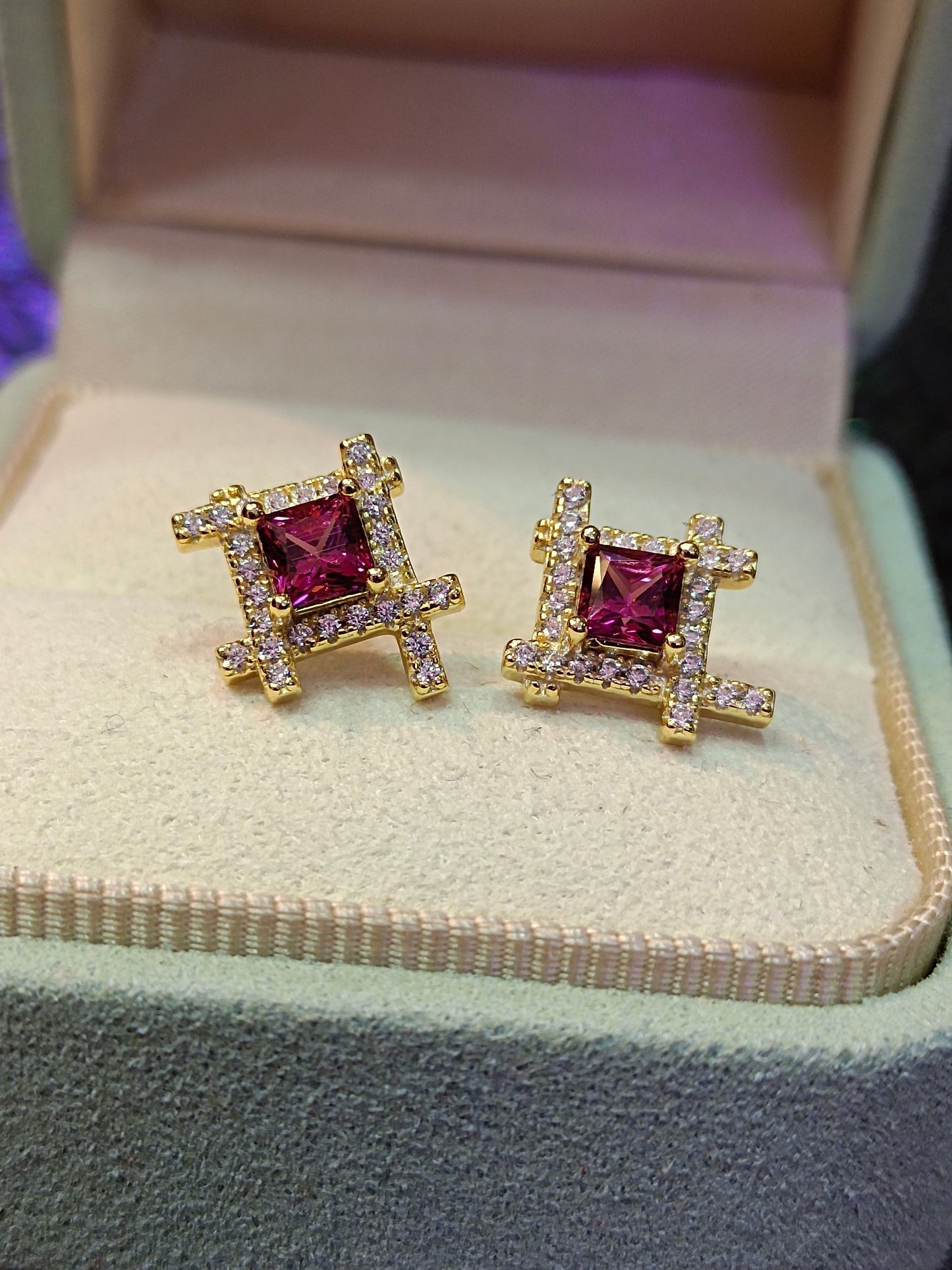 S925 Silver Princess-Cut Garnet Stud Earrings - Exquisite Jewelry Craftsmanship