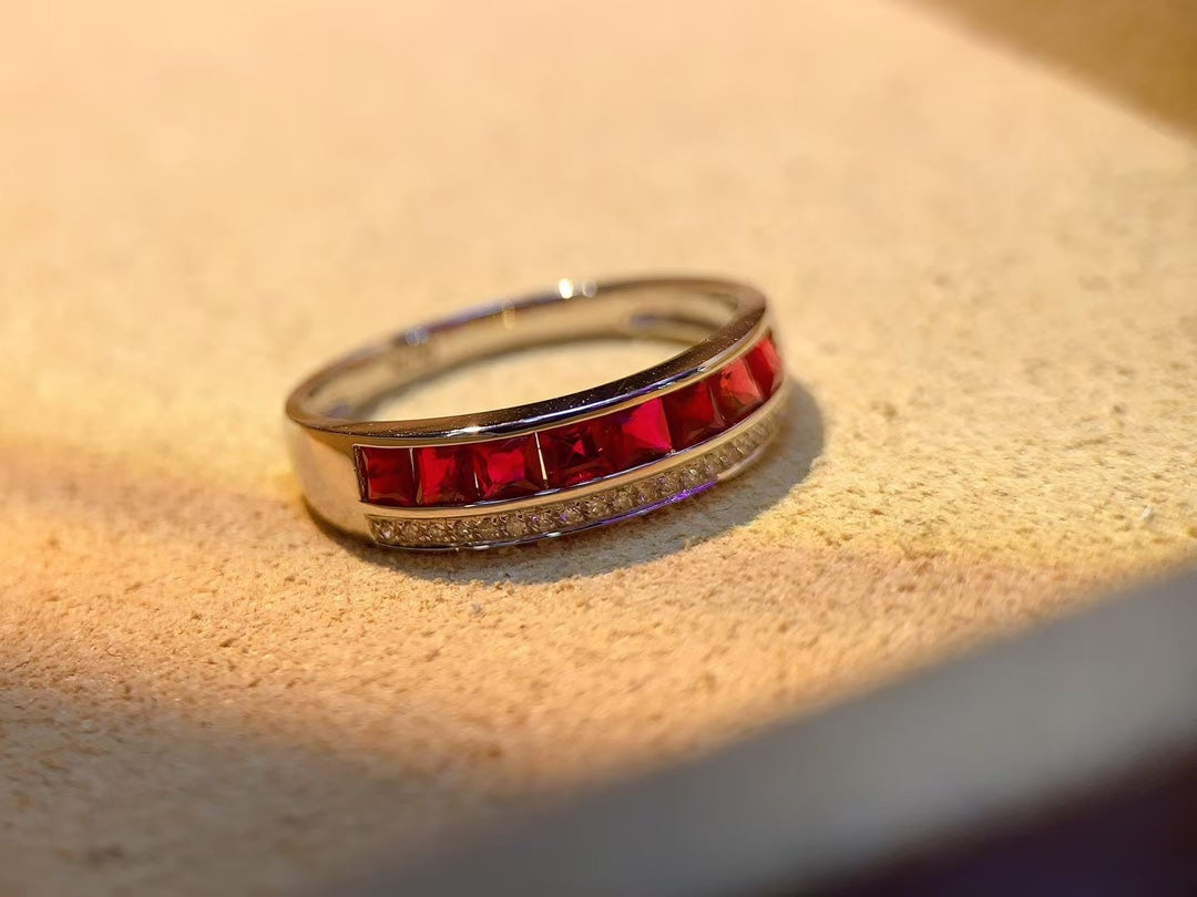 Timeless Elegance: Natural Ruby Ring in 18K Gold with Diamonds