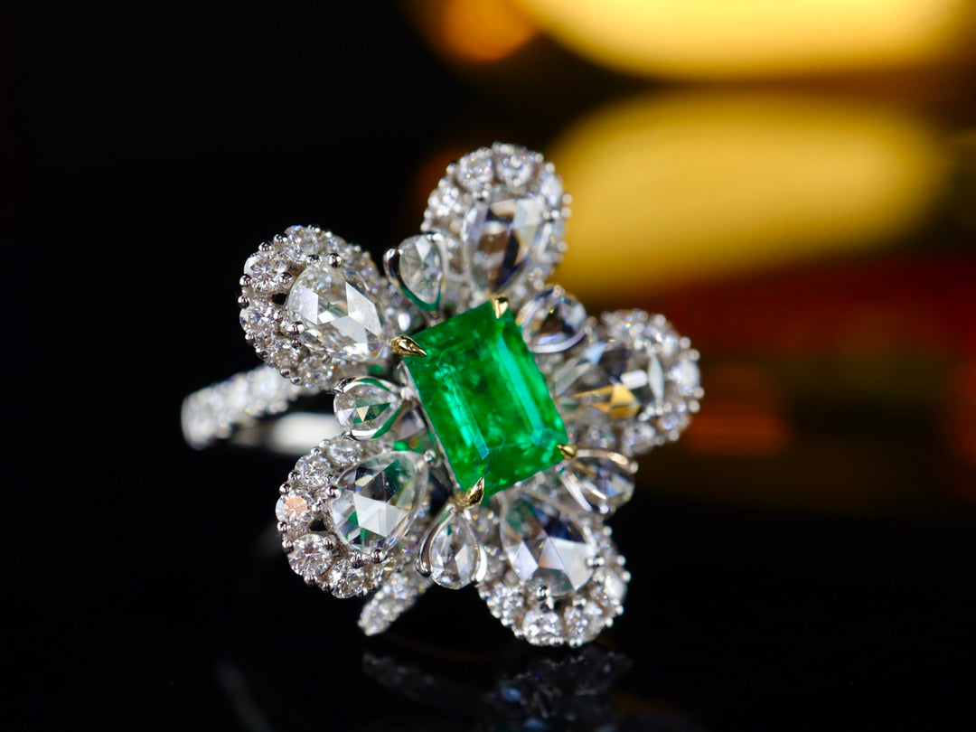 Emerald Ring Jewelry - Elegant and Refined Piece