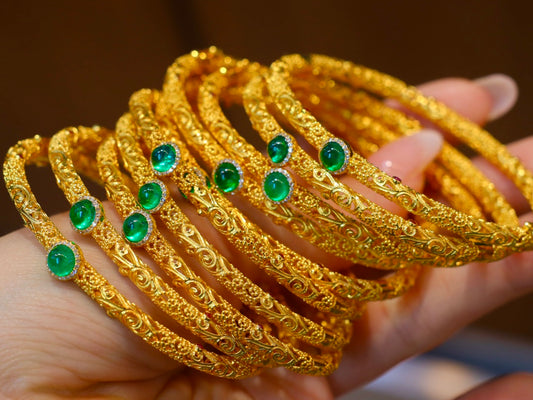 Emerald Green Bracelet with Ancient Gold Craftsmanship - A Jewelry Treasure