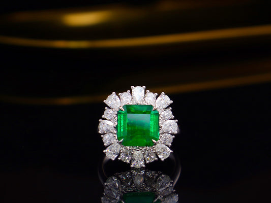 Emerald Ring Jewelry: Luxurious Piece with GIA Certificate