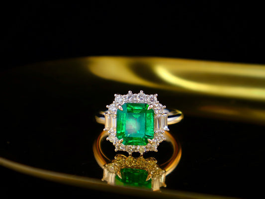 Emerald Ring - Exquisite Jewelry Piece for Daily Elegance