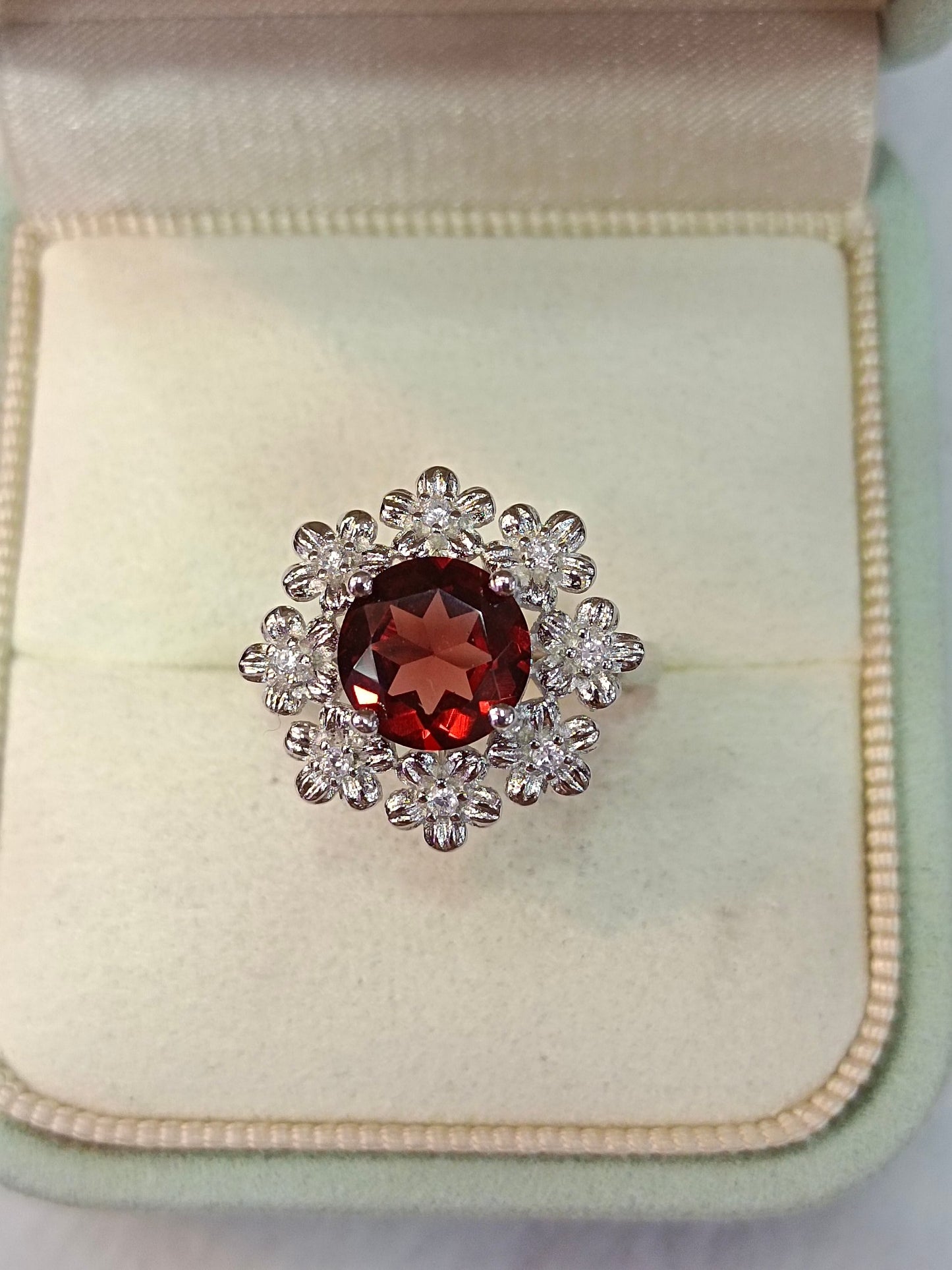 Cincin Bunga Kaya Garnet S925 Perak Indah - Barang Kemas