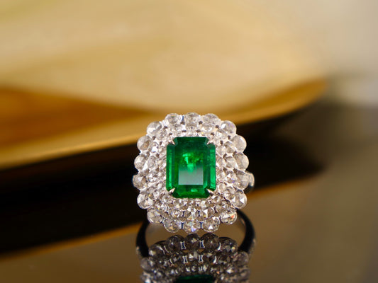 Emerald Ring Splendor - High-Saturation Luxurious Jewelry