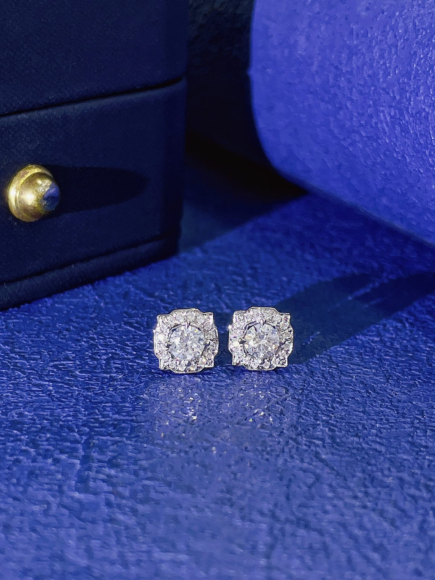 18K Cultured Round Diamond Sea-Wave Earrings - Luxury Jewelry