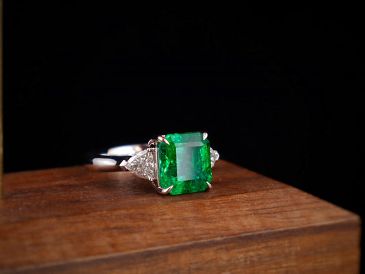 Emerald Green Ring - Vivid Green 3.50ct Classic Trilogy Jewelry