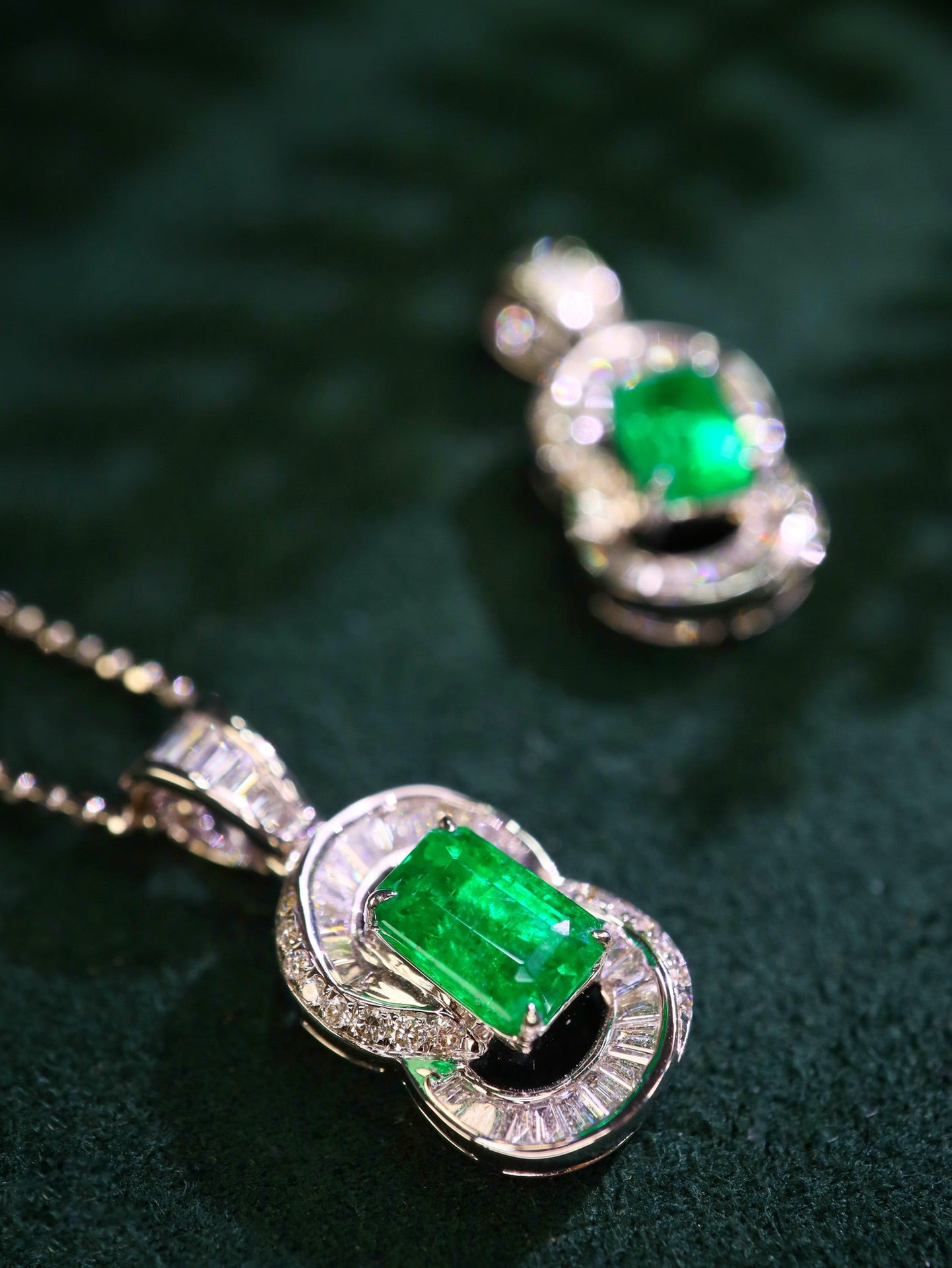 Panjshir Emerald Pendant - A Jewelry Marvel