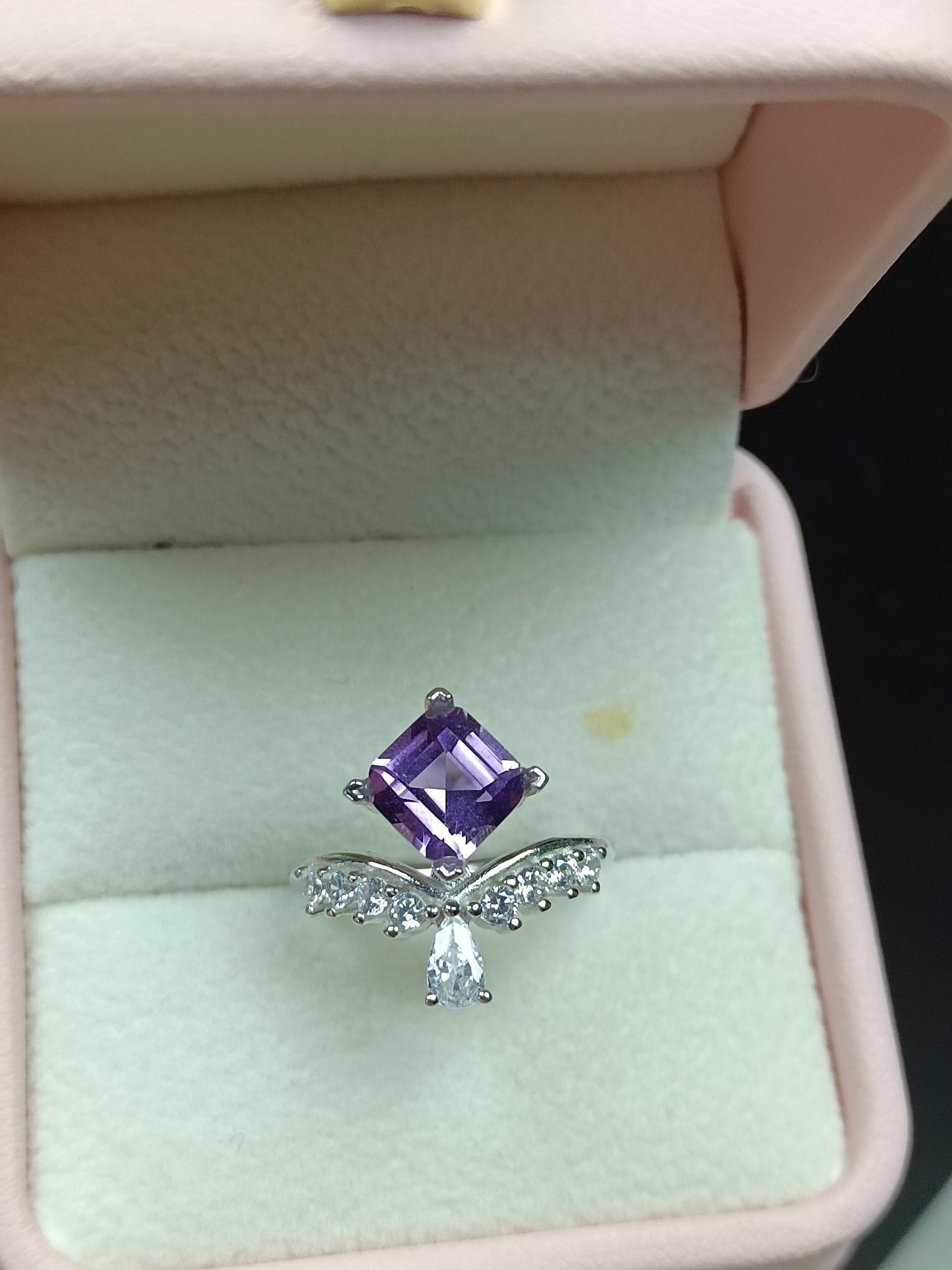 Cincin Persegi Kristal Ungu Asli yang Indah - Barang Kemas untuk Keanggunan dan Romantik