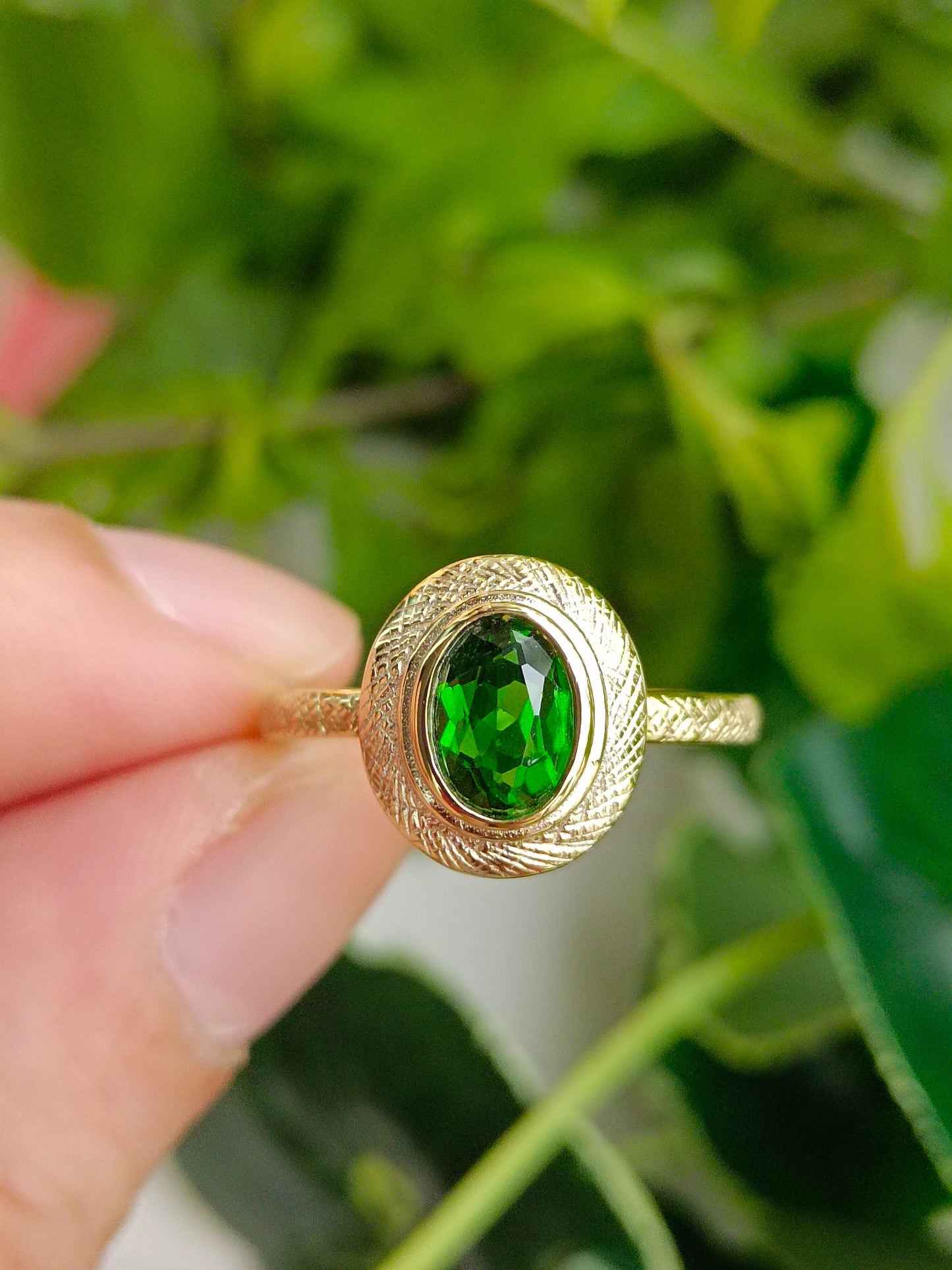 Exquisite Natural Diopside Ring - A Fusion of Gemstone and Buccellati Craftsmanship