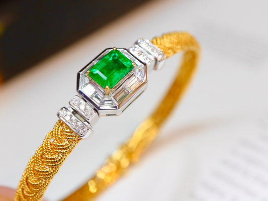 Handcrafted Jewelry Marvel: 18k Gold & Diamond Embedded, Top-Grade Waton Green Stone