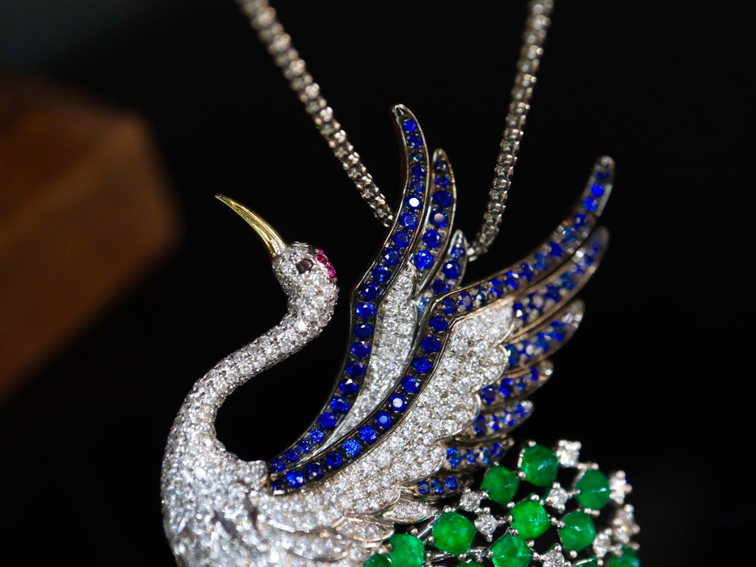 Emerald Crane Brooch/Pendant - A Two-Way Jewelry Marvel