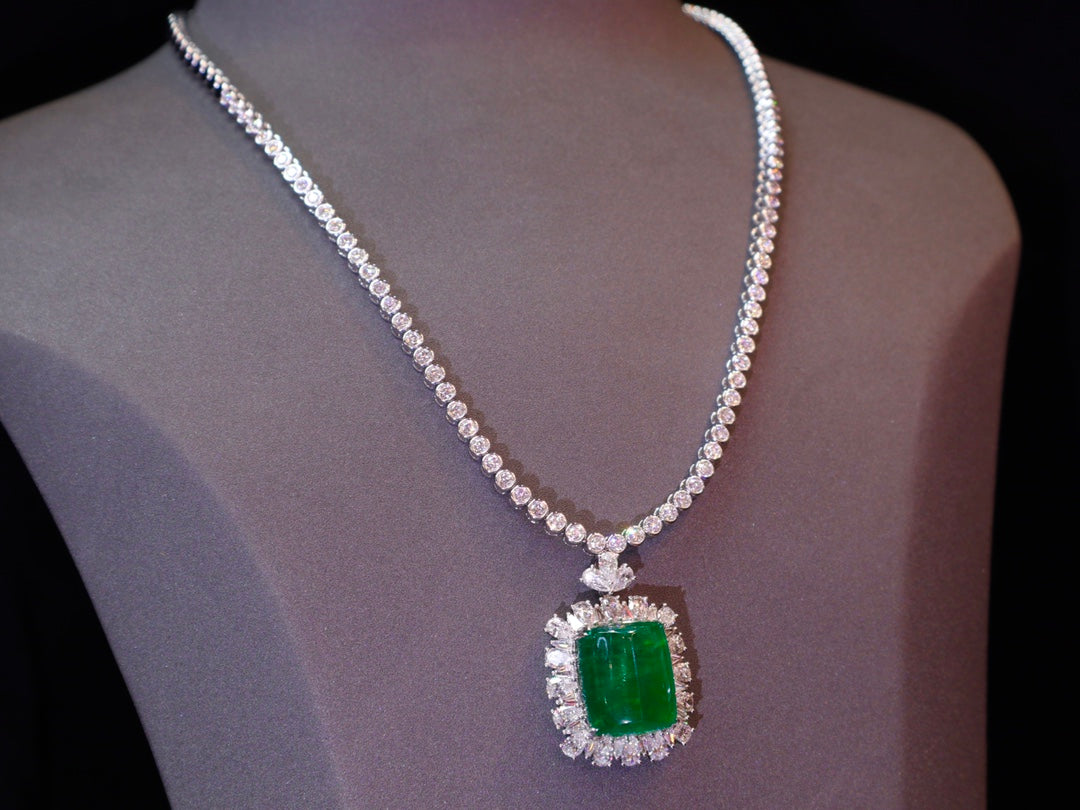 Experience the Luxury: High-End Emerald and Diamond Jewelry