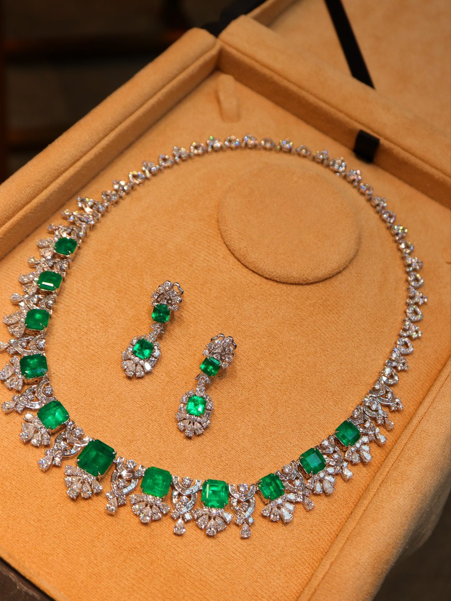 Panjshir Emerald Evening Necklace - Exclusive Jewelry Collection