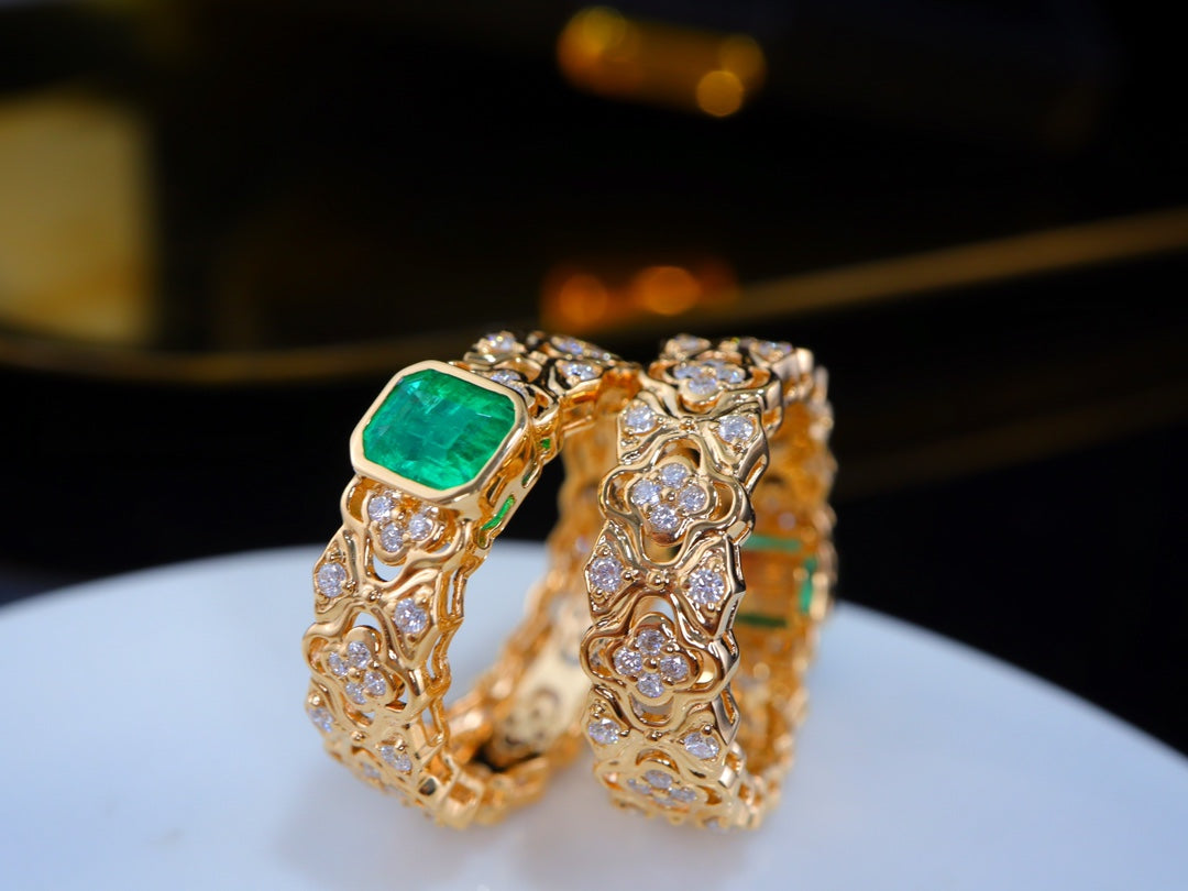 Buccellati-Style Emerald Ring with Full Diamond Pavé