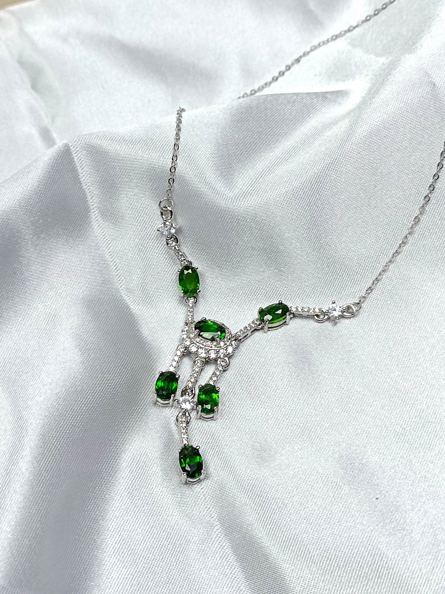 Luxury S925 Silver Embedded Diopside Jewelry Necklace