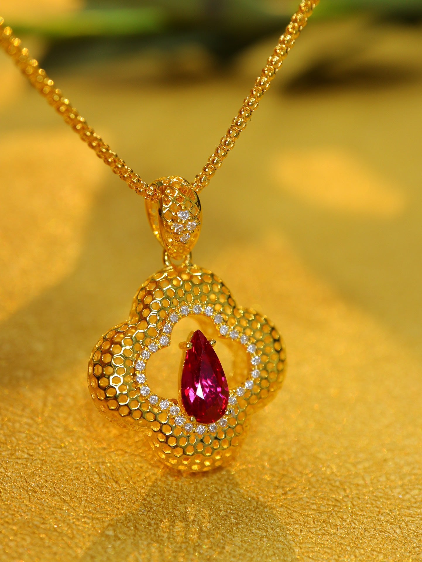 Ruby Pendant Jewelry: Ancient Gold Craftsmanship with Pigeon Blood Red Gemstone