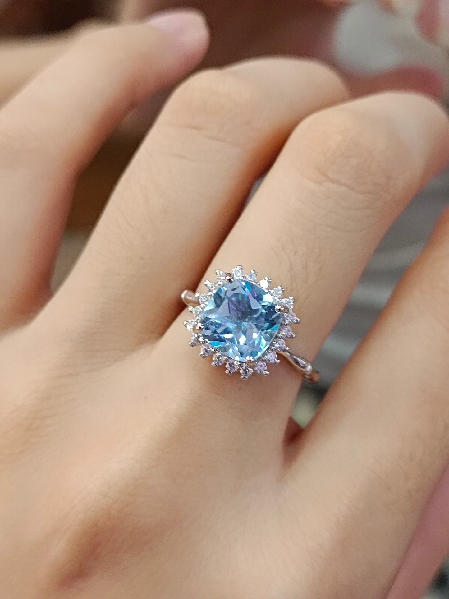 Exquisite Natural Topaz Ring - A Must-Have Jewelry Piece