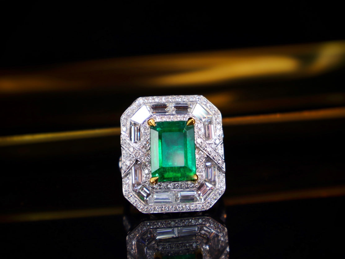 Emerald Two-Tone Jewelry: A Luxurious Choice