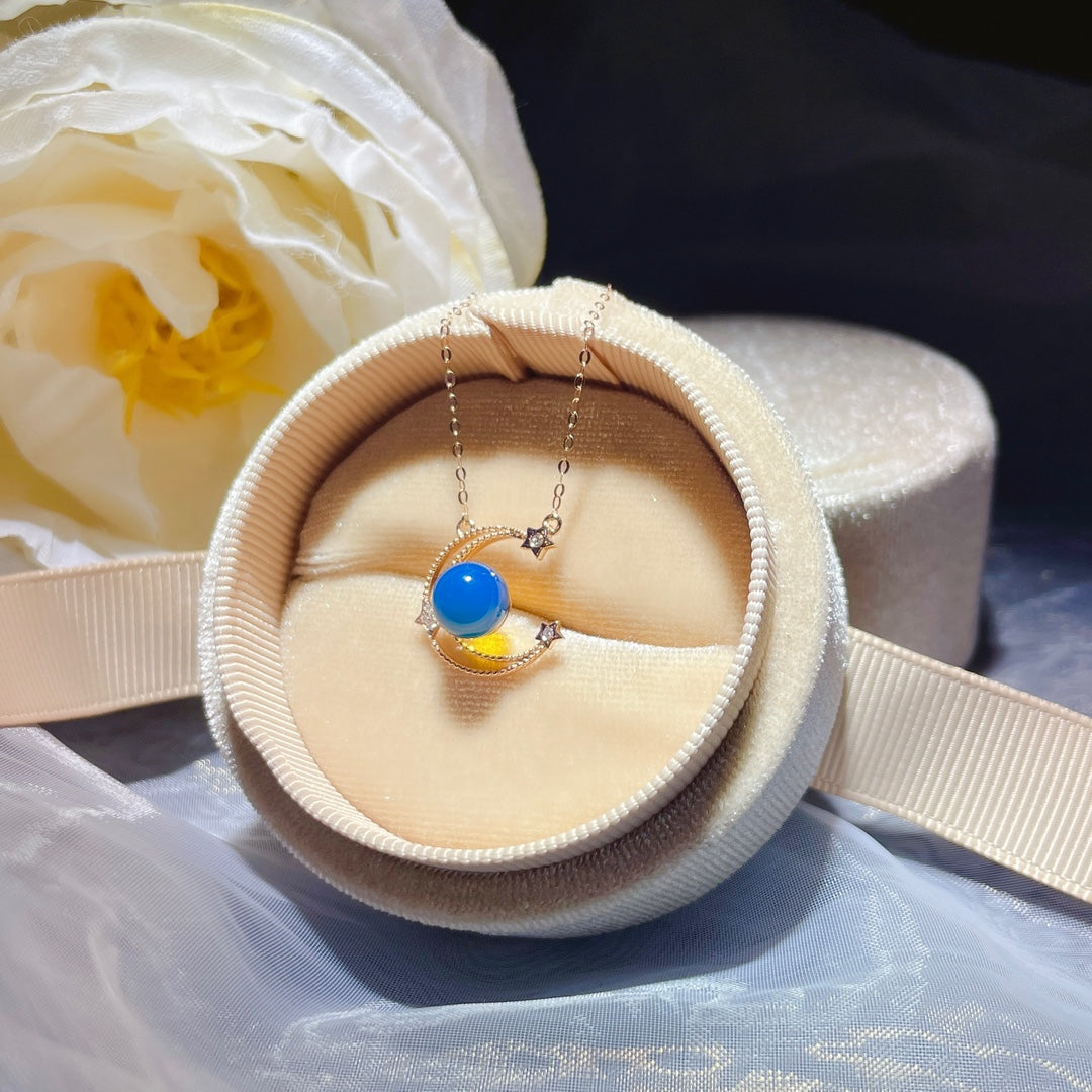 Nouveauté : Pendentif en ambre bleu dominicain incrusté d'or 18 carats - Bijoux uniques