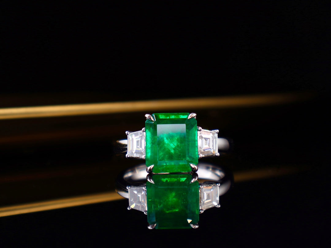 Emerald Ring - Vivid Green High-Quality Jewelry Piece