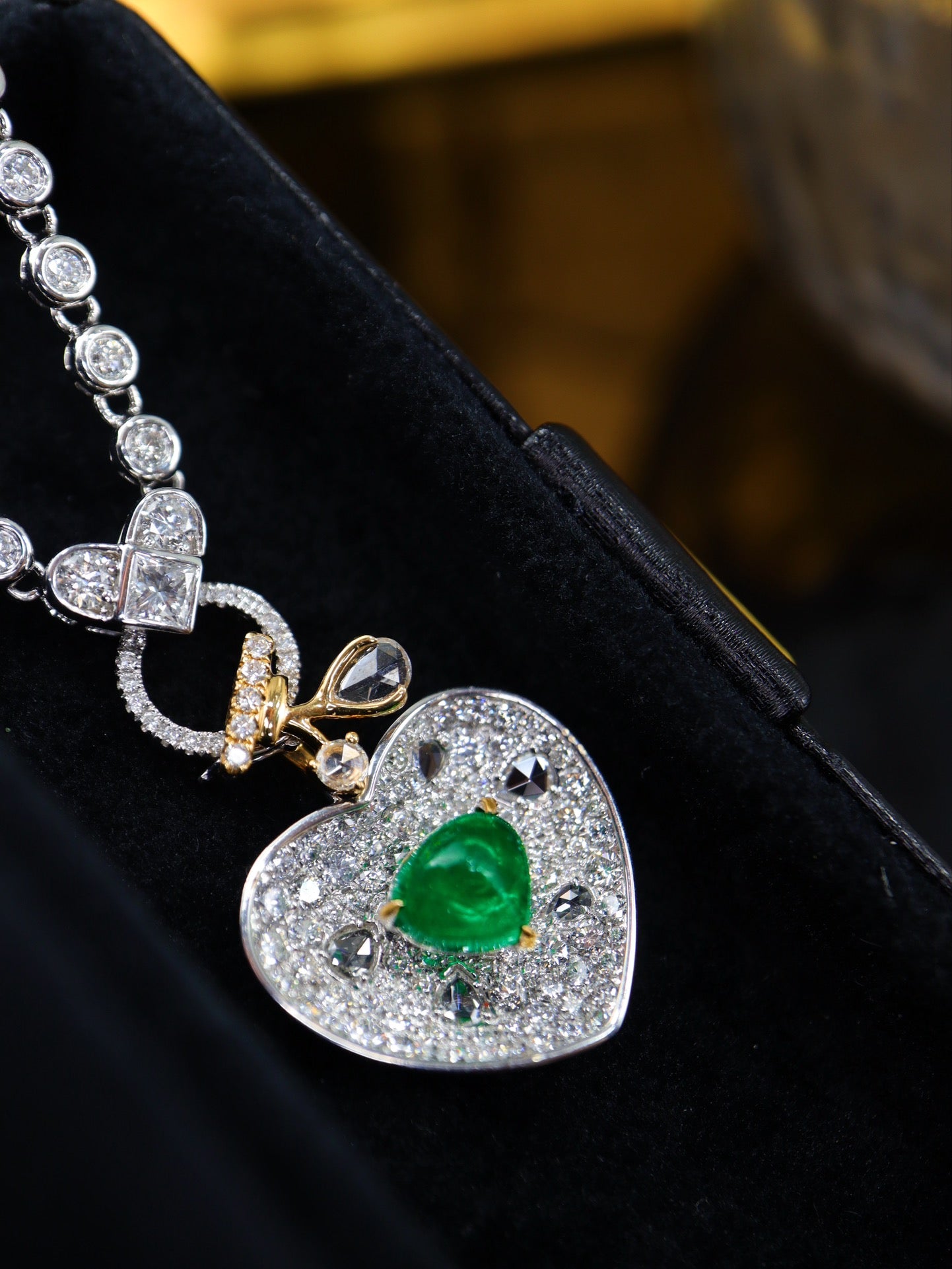 Panjshir Emerald Pendant with Cherry Heart Diamond-Encrusted Treasure Bowl Jewelry