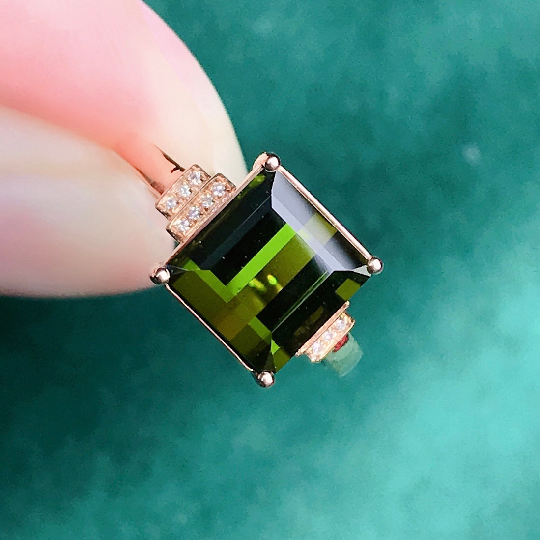 Exquisite Green Tourmaline Ring - A Must-Have Jewelry Piece