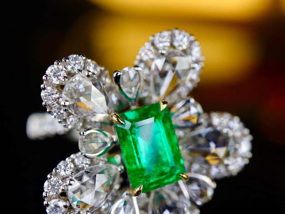 Emerald Ring Jewelry - Elegant and Refined Piece