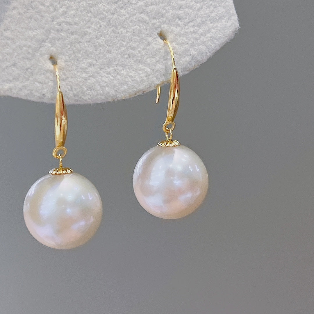 Elegant 18K Gold & Natural Freshwater Pearl Jewelry