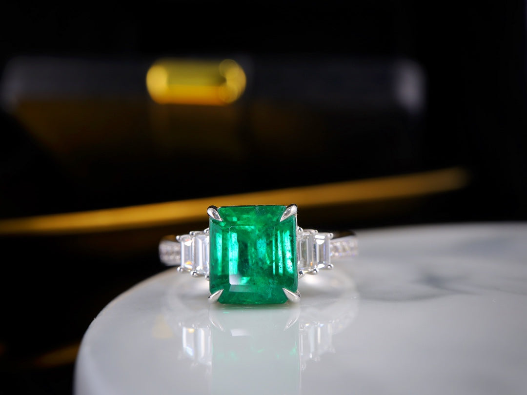 Emerald Ring - Vivid Green Jewelry Piece for Daily Wear