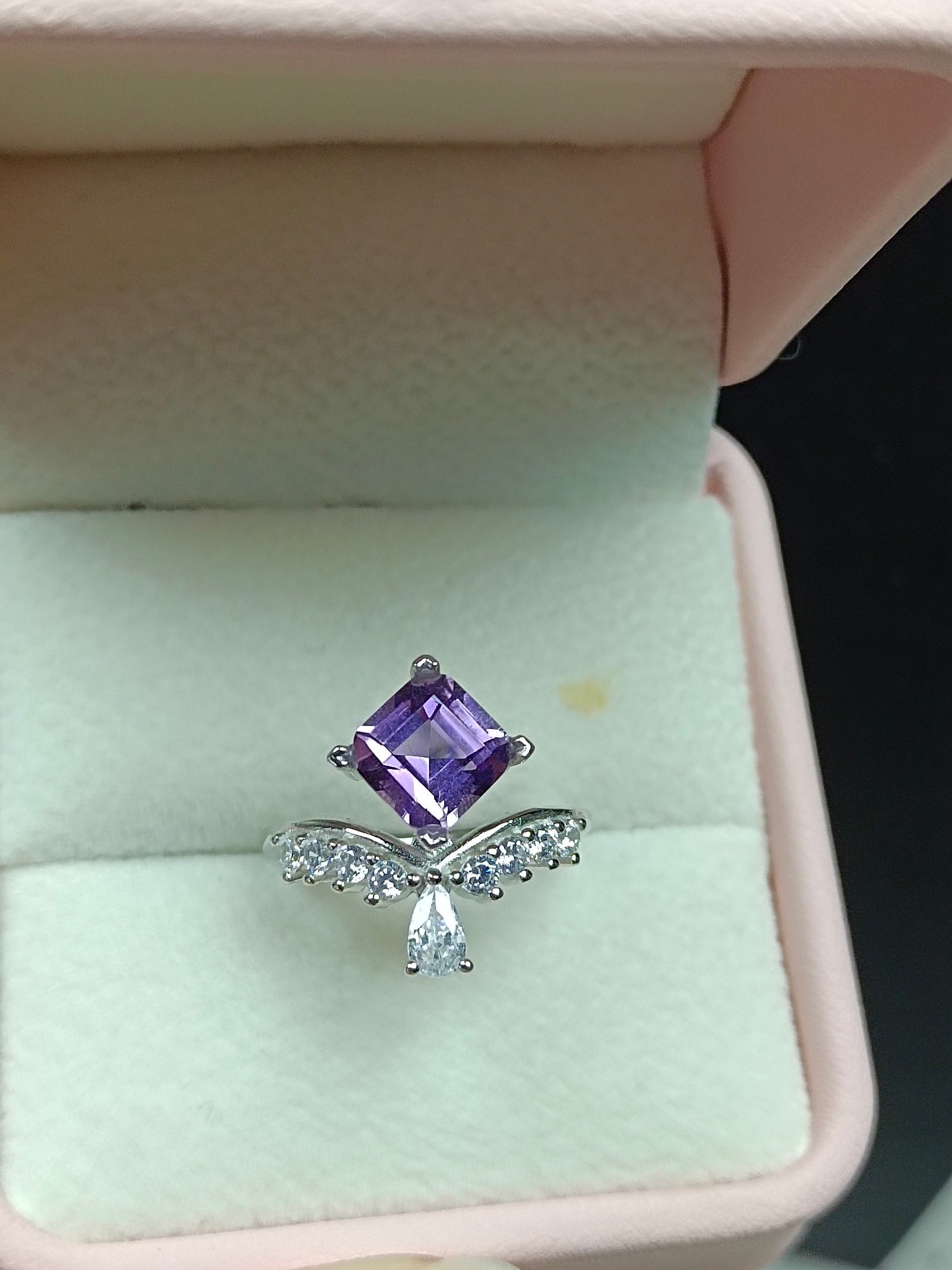 Cincin Persegi Kristal Ungu Asli yang Indah - Barang Kemas untuk Keanggunan dan Romantik