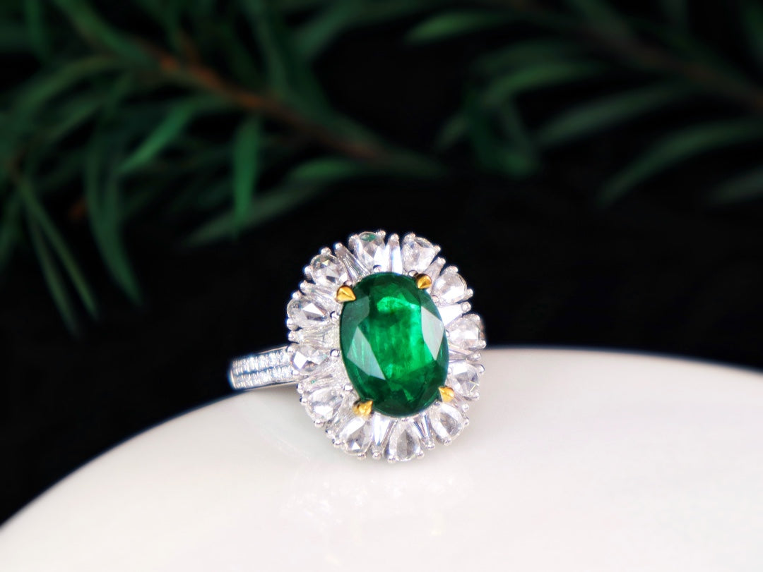 Emerald Ring with International Certificate - A Jewelry Gem