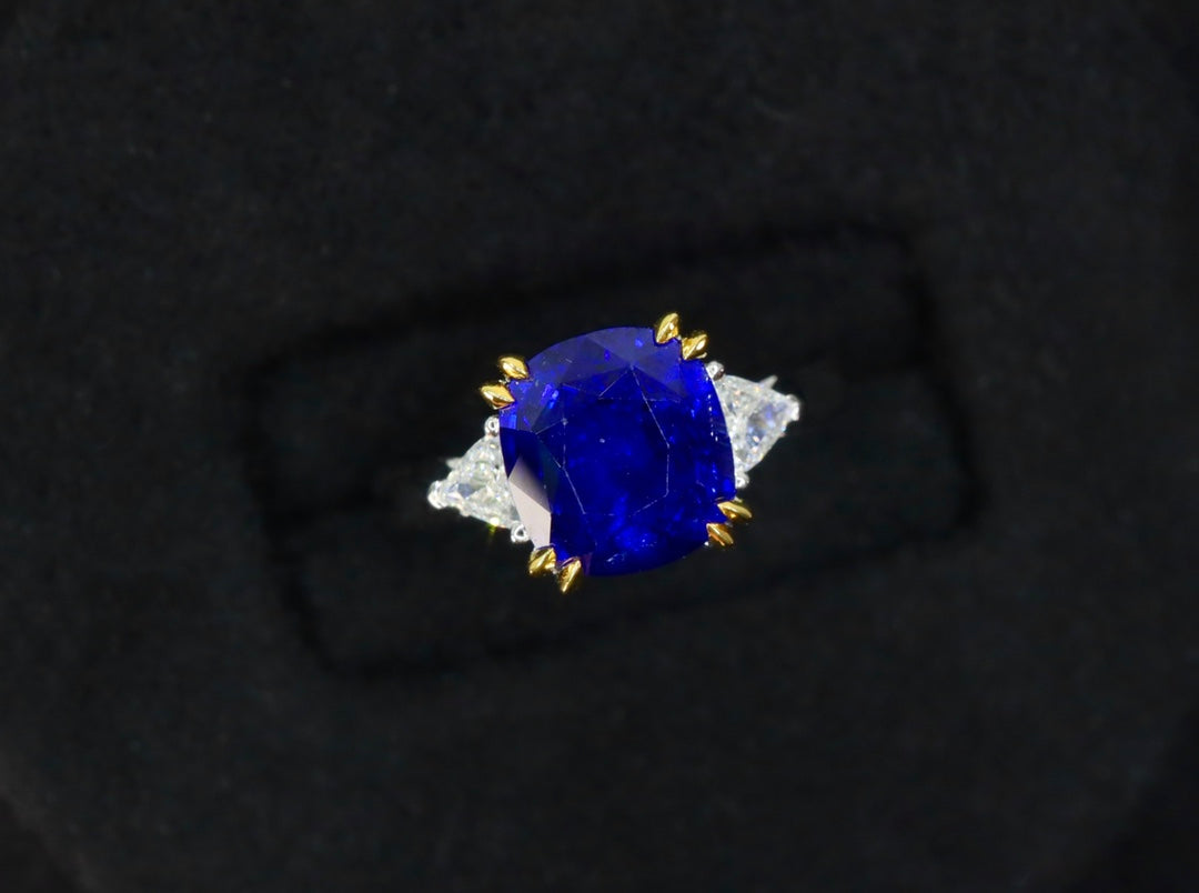 Exquisite Jewelry: Classic Three-Stone Natural Royal Blue Sapphire Ring