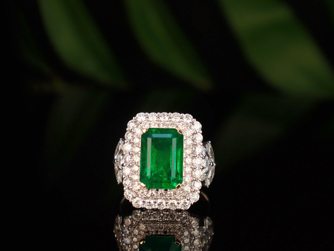 Emerald Ring Splendor - High-End Jewelry Piece