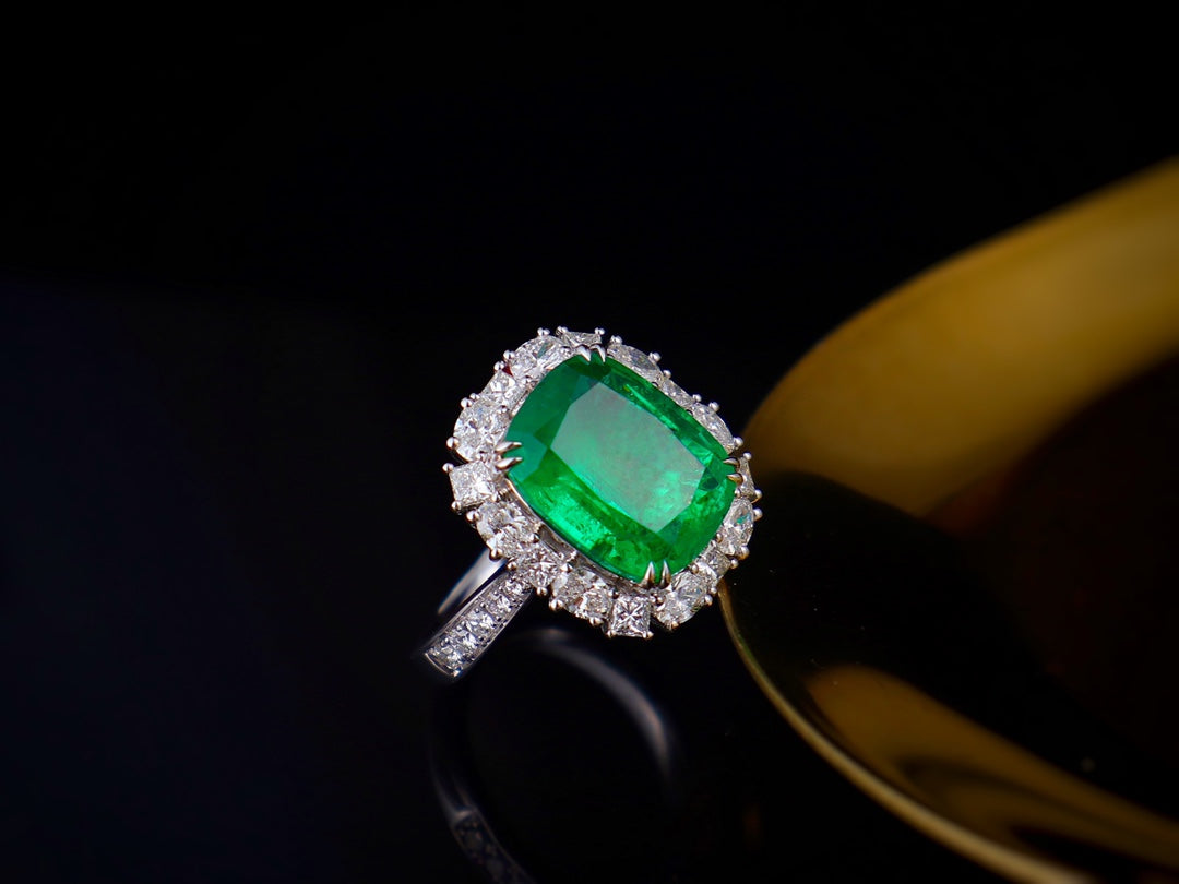 Emerald Ring - Luxurious Grand Table Cut Gemstone Jewelry