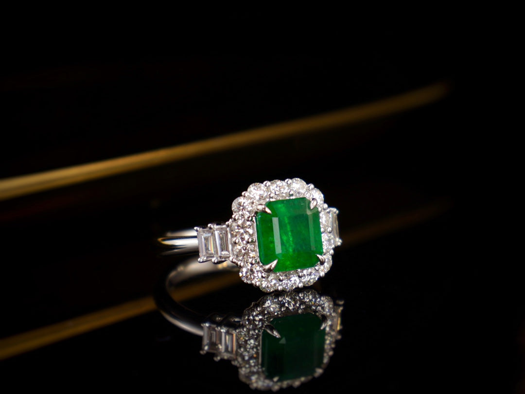 Emerald Ring - Vivid Green Jewelry for Daily Wear