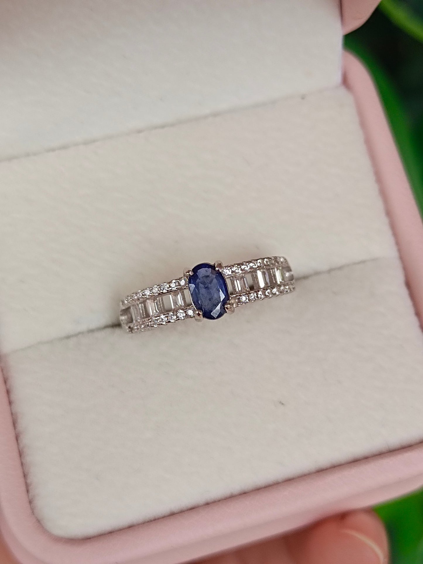 Stylish Natural Sapphire Ring in S925 Silver - A Jewelry Must-Have