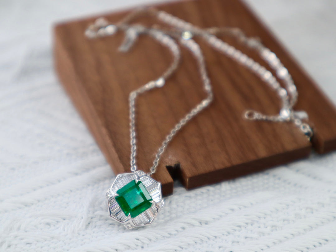 Emerald Pendant Necklace - A Timeless Jewelry Piece