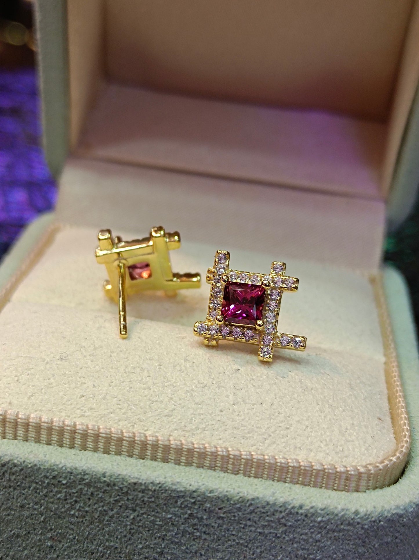 S925 Silver Princess-Cut Garnet Stud Earrings - Exquisite Jewelry Craftsmanship