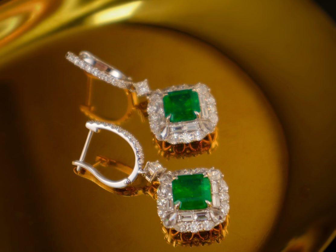 Emerald Green Earrings - Luxurious Jewelry Piece