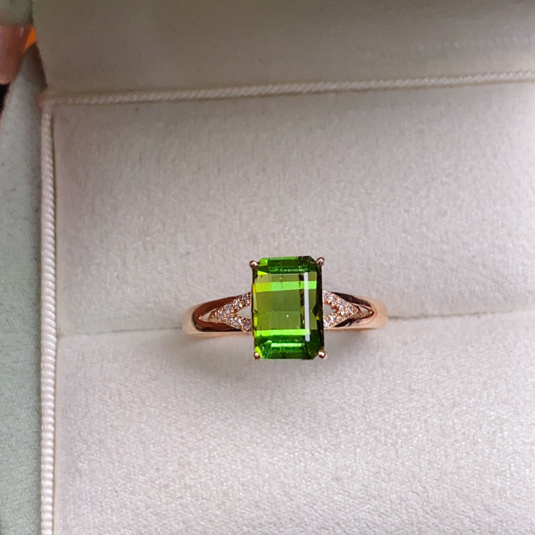 Exquisite Green Peridot Ring - A Must-Have Jewelry Piece