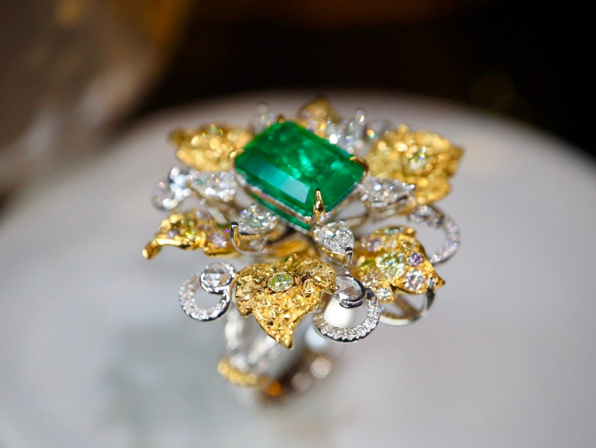 Luxurious Emerald Jewelry Collection - Multifunctional Design