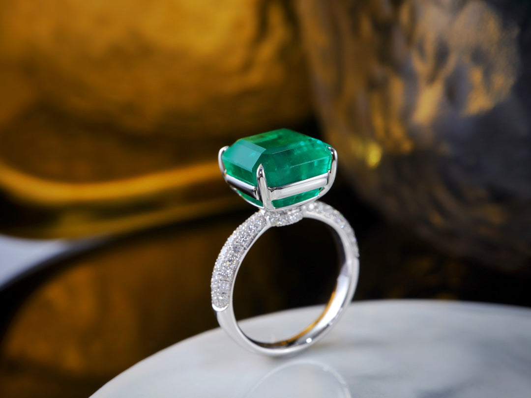 Emerald Ring Jewelry - Vivid Green Masterpiece