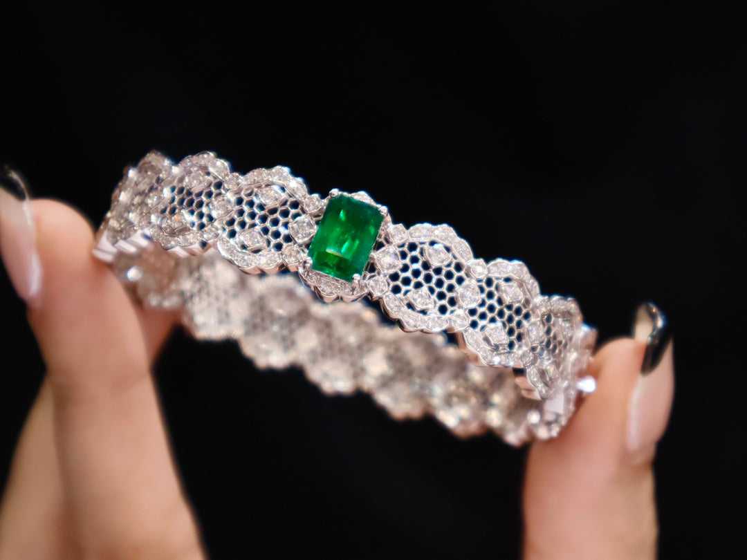 Exquisite Buccellati Emerald Bracelet - A Masterpiece of Jewelry