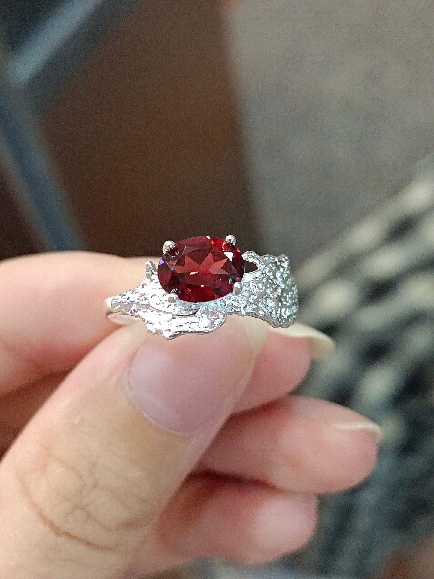 Dazzling Natural Garnet Ring - A Must-Have Jewelry Piece