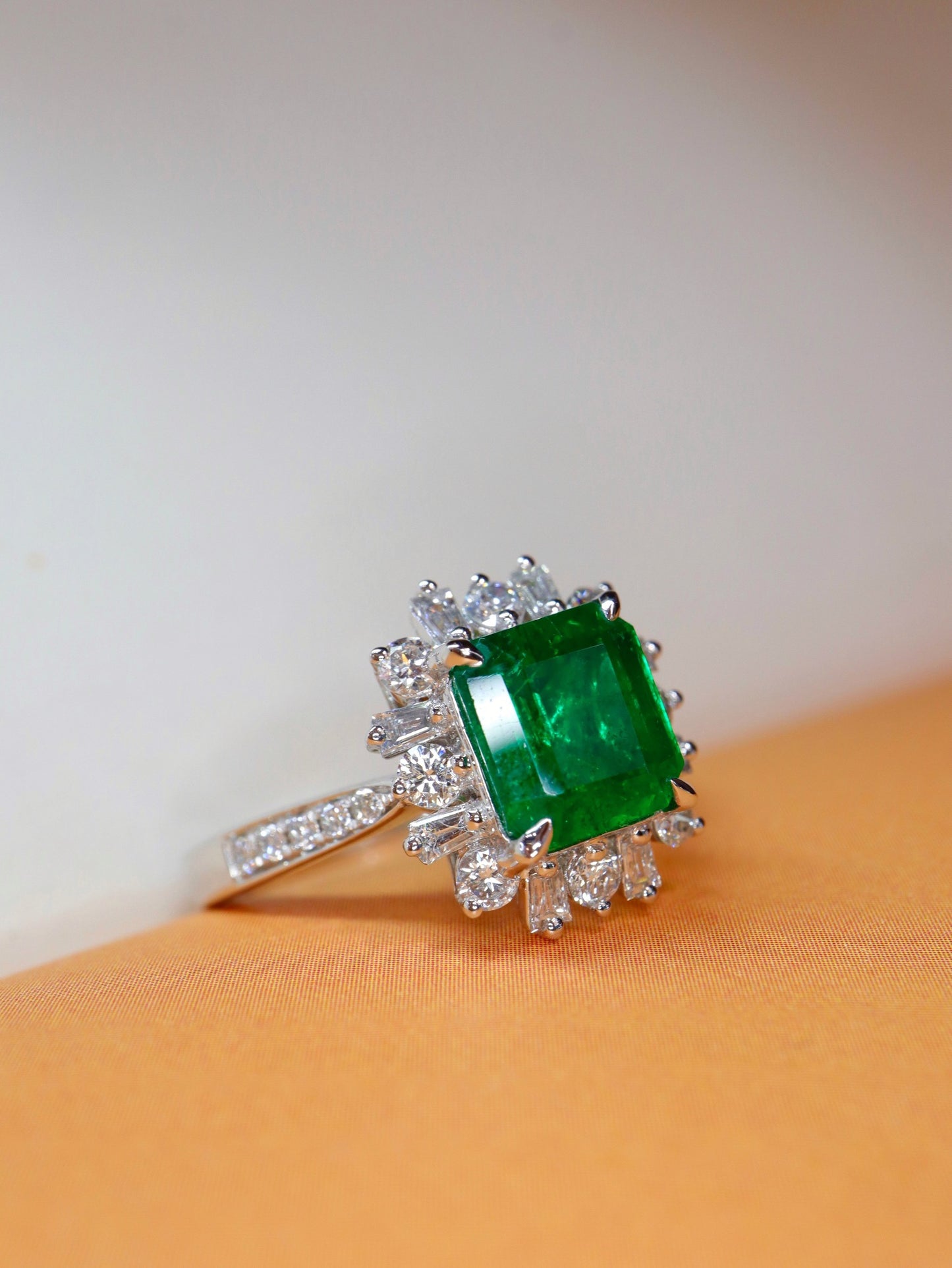 Emerald Ring with Vivid Green Hue | Premium Jewelry