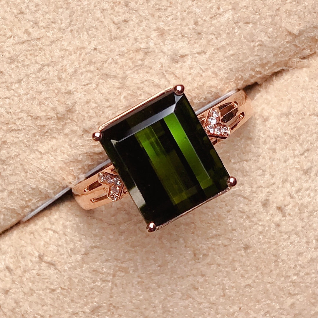 Captivating Summer Green Peridot Ring - A Must-Have Jewelry